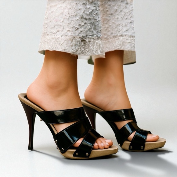 Dolce & Gabbana Elegant Black and Tan Heels - Picture 1 of 1